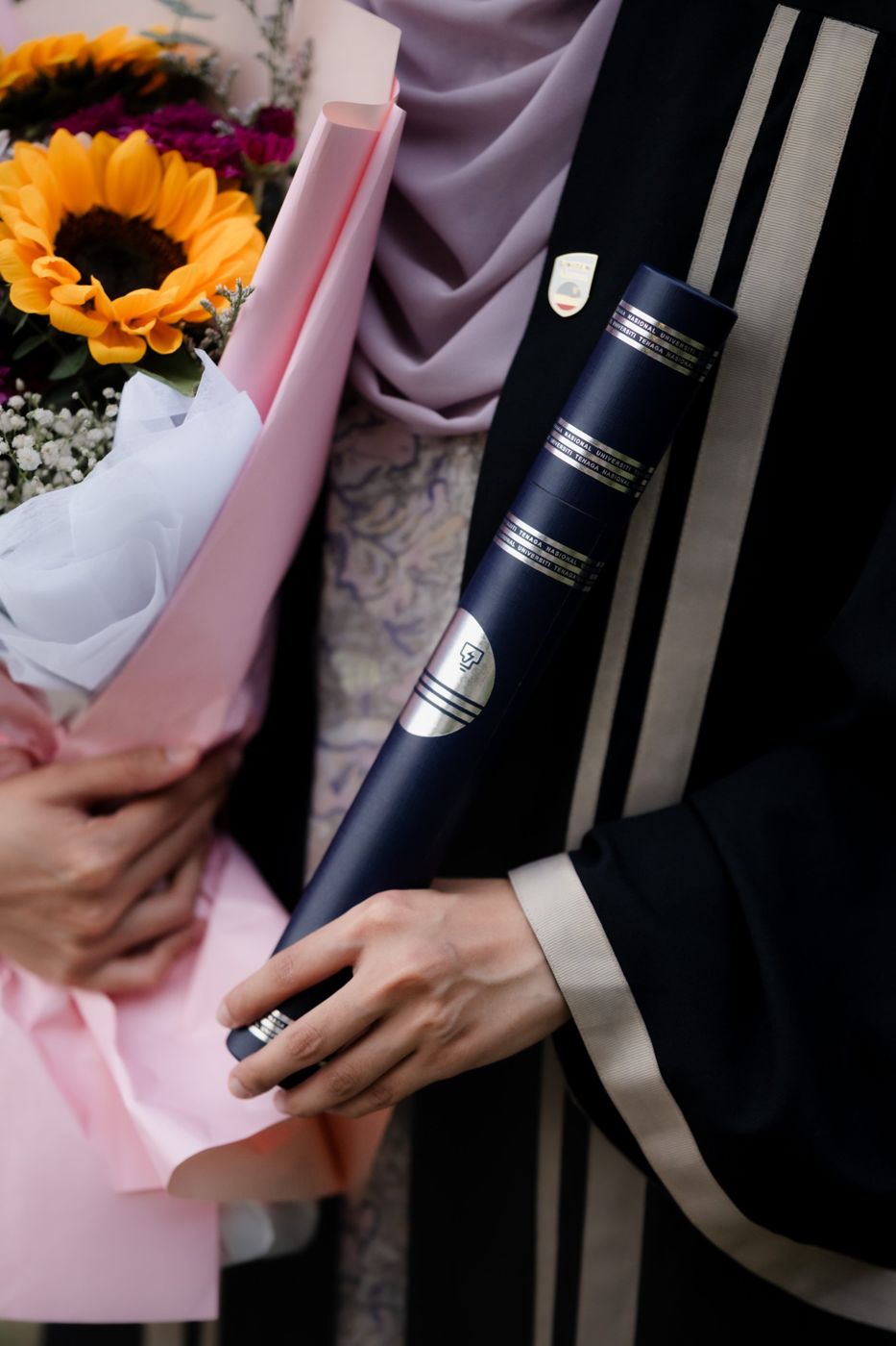 Close-up of the scroll and sunflower bouquet